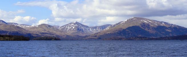 Panorámica del Loch Lomond y las Highlands al fondo