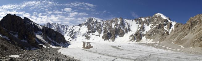 Panorama del glaciar del Parque Ala-Archa
