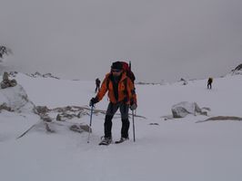 Con raquetas en el glaciar del Aneto (Huesca)