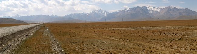Una carretera típica de Kirguistán