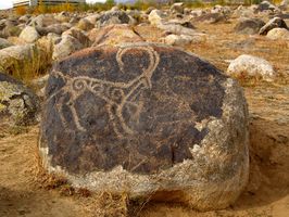 Petroglifo en el Museo Histórico Estatal de Issyk-Kul