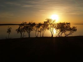 Puesta de sol sobre el lago Issyk-Kul