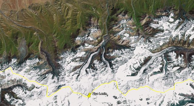 Fotografía de satélite de Kirguistán con la situación del Pico Lenin