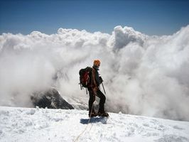 Mar de nubes en el Collado Felik 4.061 m (Alpes, Italia)