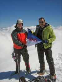 En la cima del Kazbek de 5.033 m en el Cáucaso (Georgia)