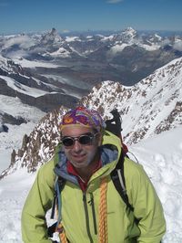 Fotografía de Raúl Vicedo a 4.000m en el Macizo del Monte Rosa (Alpes, Italia)