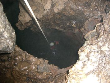 Espeleología en el túnel del Sumidor